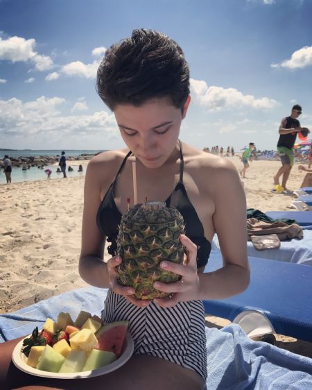 Victoria - ID: 131887