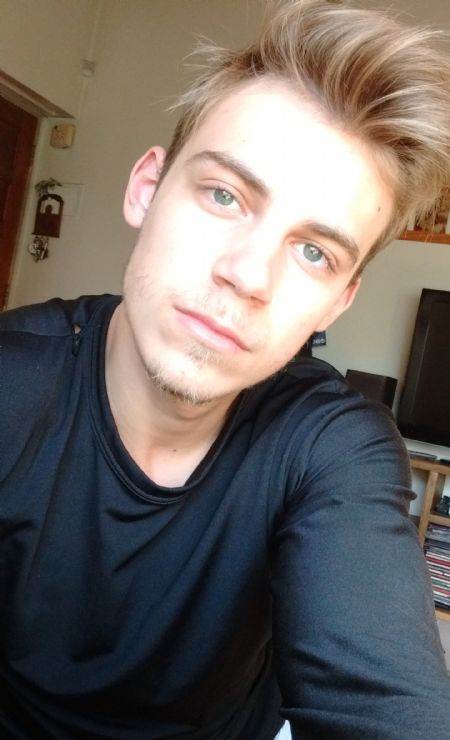 Tomas - ID: 226990