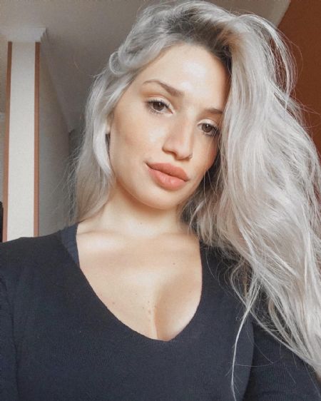 Melanie - ID: 271786 - 573880