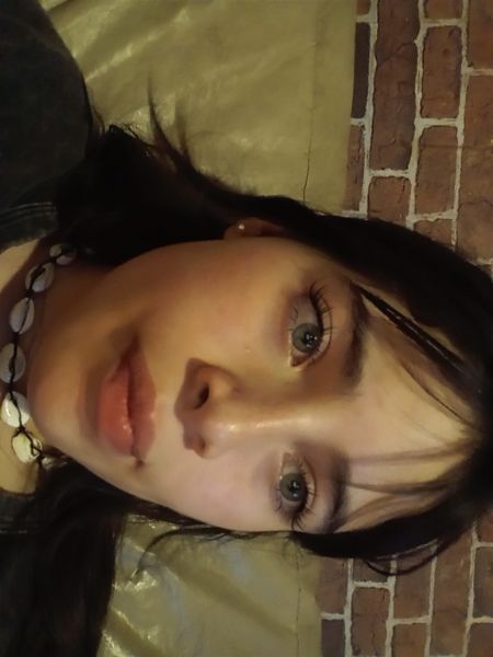 victoria - ID: 355073