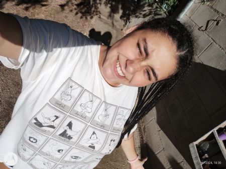 Lara - ID: 358182