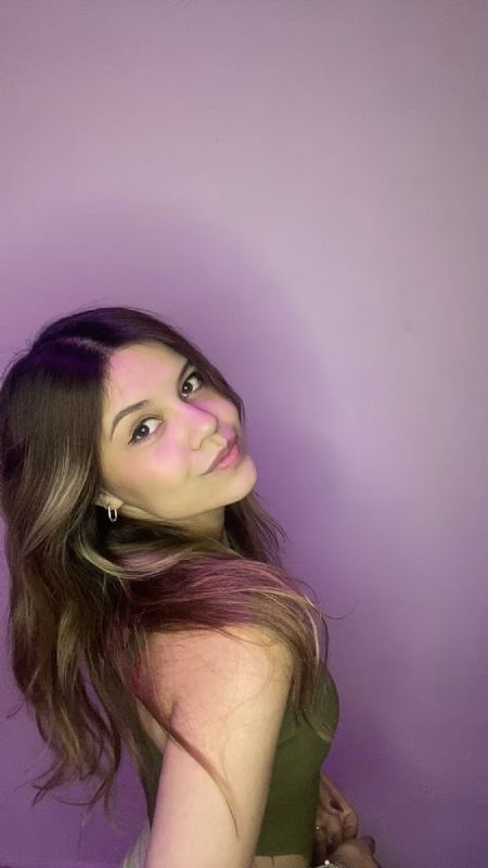 Claudia Fernanda - ID: 411353 - 744993