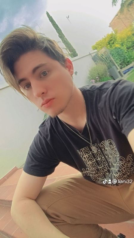 Nicolas - ID: 571753