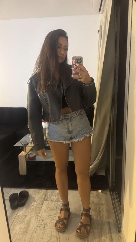 Laura  - ID: 583849